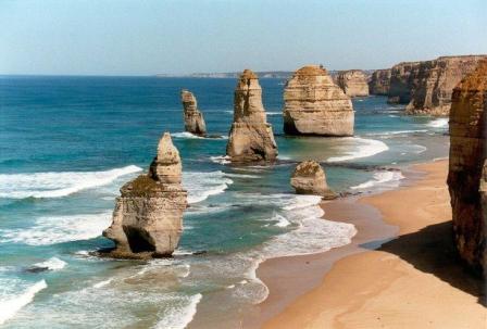de 12 apostelen: rotsblokken van kalksteen voor de kust van Australie