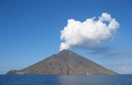 Mount Stromboli op het Italiaanse eiland Stromboli, ten noorden van Sicilië