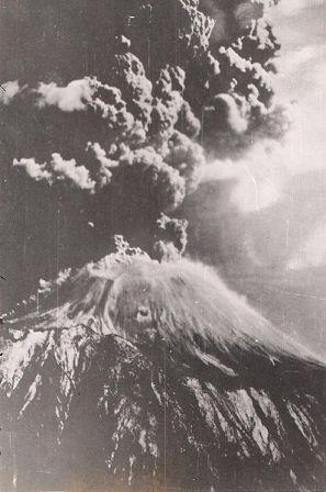 Eruptie van Mount Vesuvius van Maart 1944, de laatste eruptie van de Vesuvius tot op heden. Foto van Jack Reinhardt.