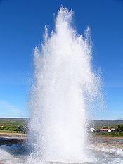 Uitbarsting van de Strokkur geiser